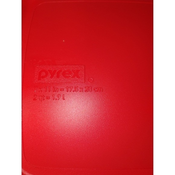 Two Pyrex glass pans casserole dishes with red lids - Picture 3 of 3